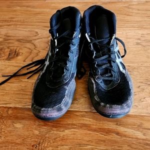 Asic wrestling shoes size 7